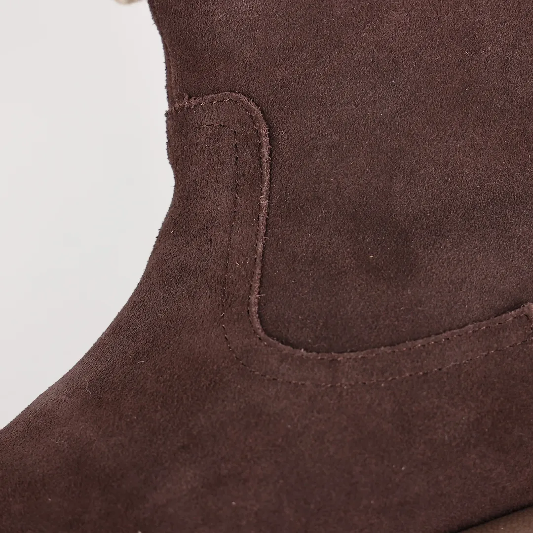 Pick up locally 💰720 The core recommendation is good price 𝐔𝐠𝐠 23 popular handmade sheep's curly boots Maillard girl's dream boots Korean and Korean style Fully handmade first-layer cow suede Teddy sheep's curly wool lining The combination has a great autumn and winter atmosphere Size: 35 36 37 38 39 40